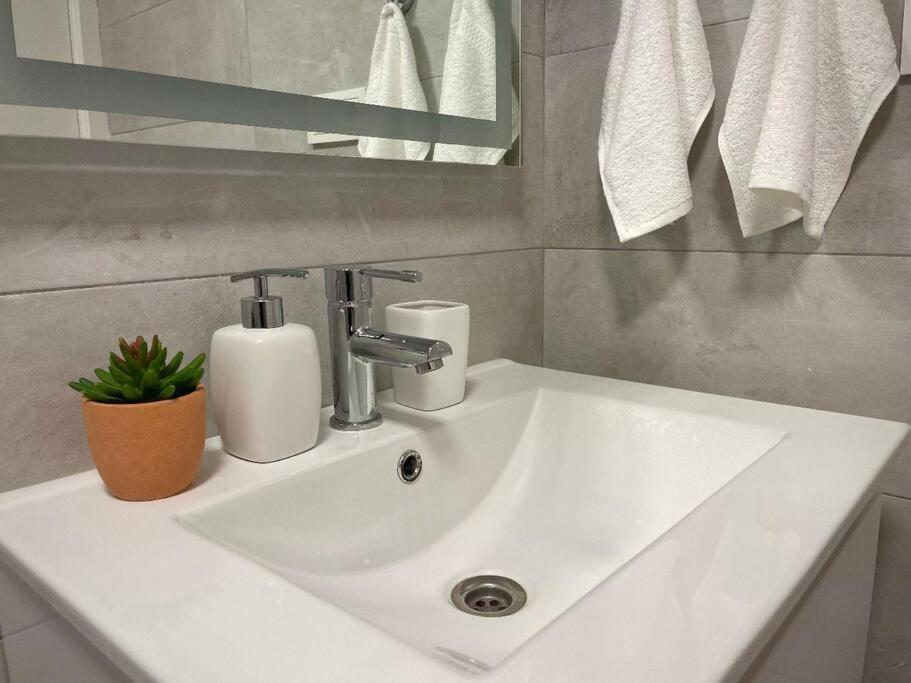 Lux Apartment Lago Jardin, 2, Torrevieja อาลิกันเต ภายนอก รูปภาพ